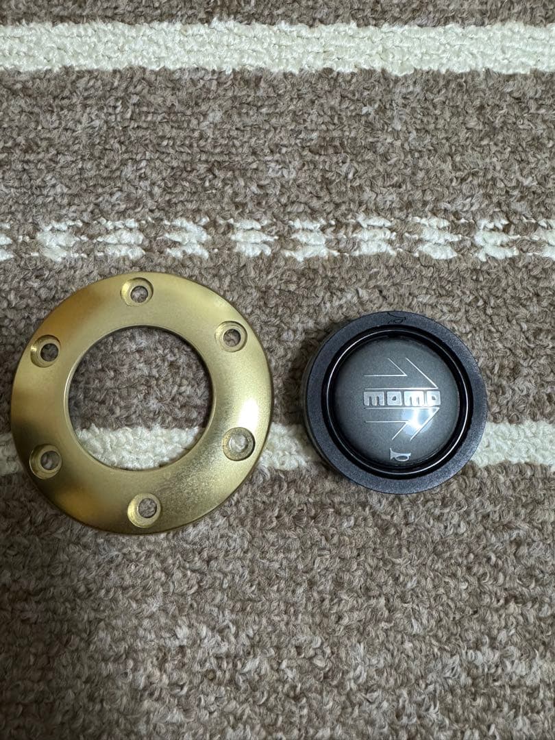 MOMO レーススポーツステアリング 黒/金