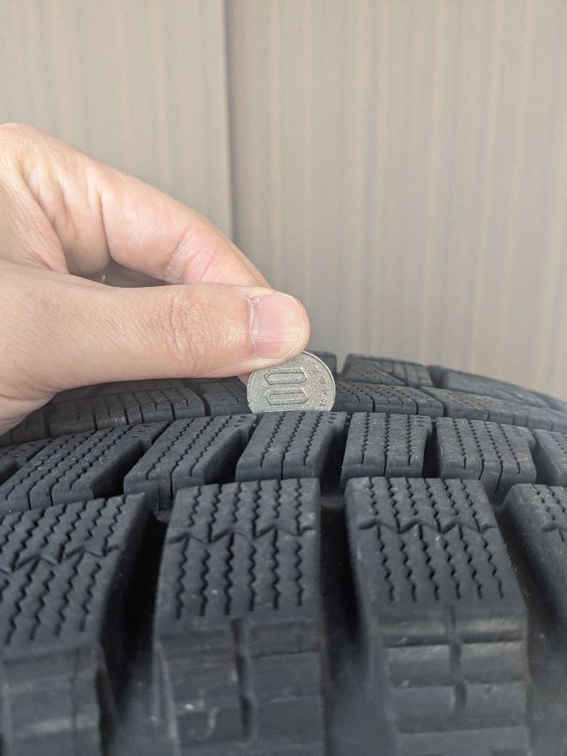 ブリジストンアイスパートナー215/60/16　溝残り約5mm