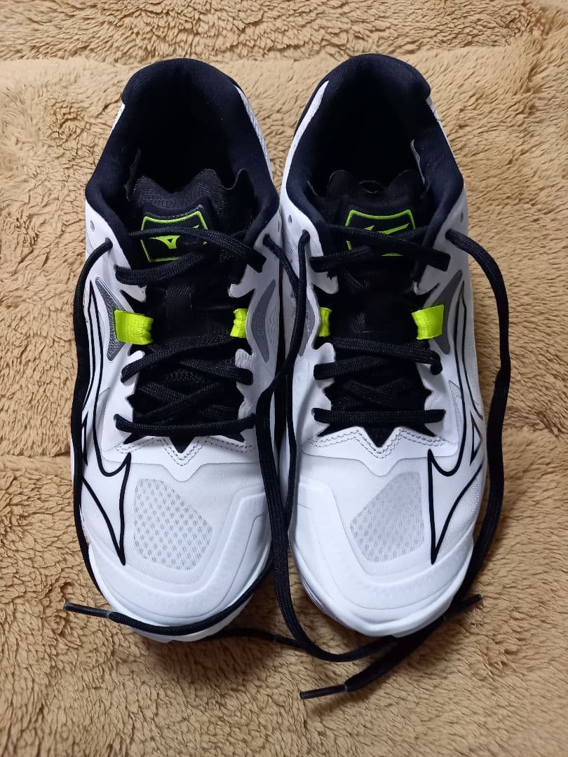 mizuno　バレーボールシューズ(ウエーブライトニングZ8)23.5cm