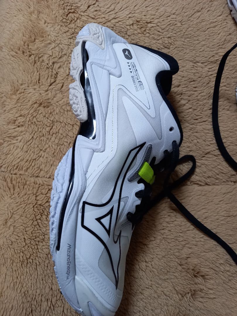 mizuno　バレーボールシューズ(ウエーブライトニングZ8)23.5cm