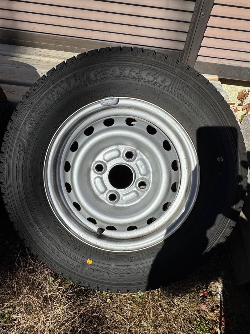 【手渡しのみ】500kmアイスナビカーゴ145R12 タイヤ・ホイールセット