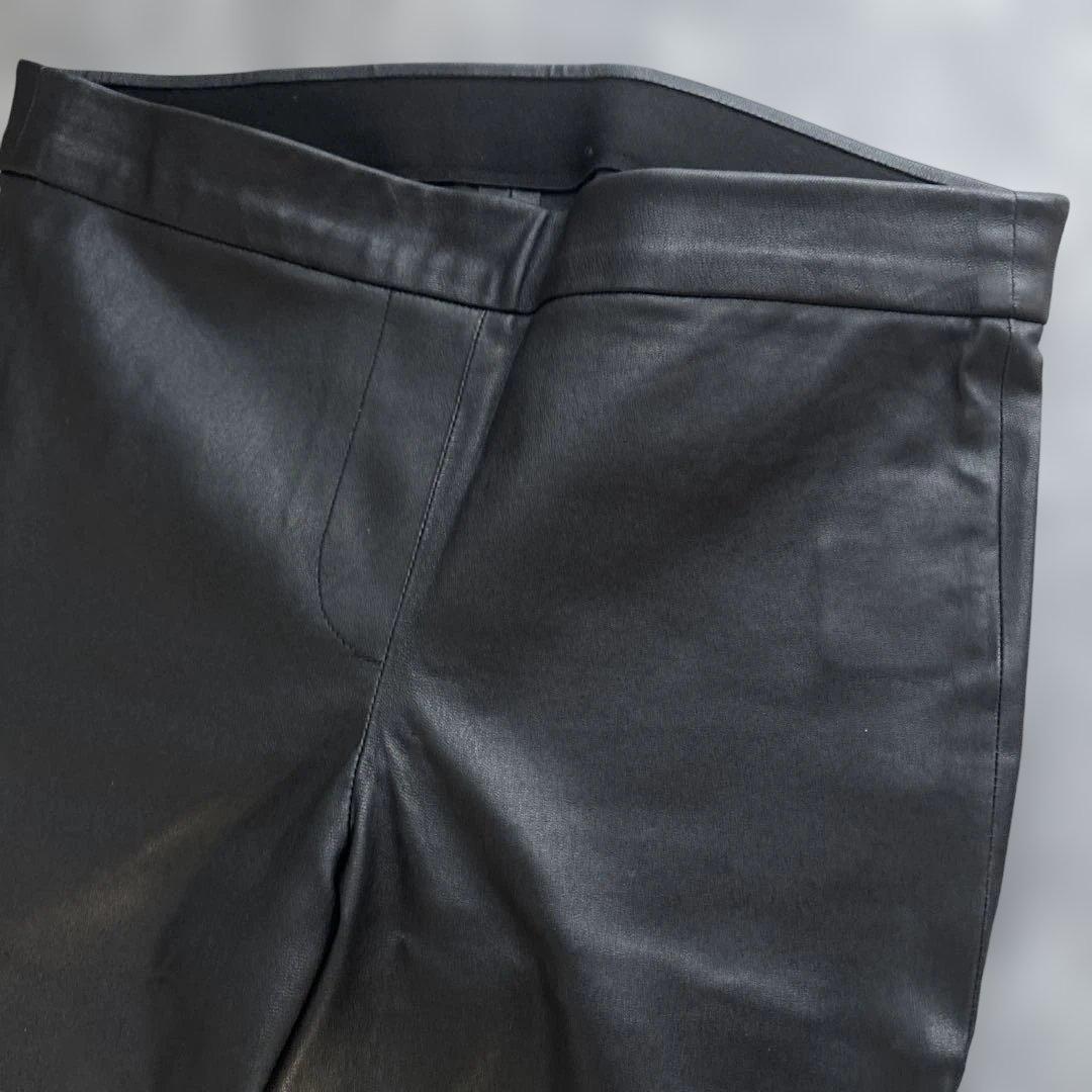 黒レザー スリムフィットパンツ