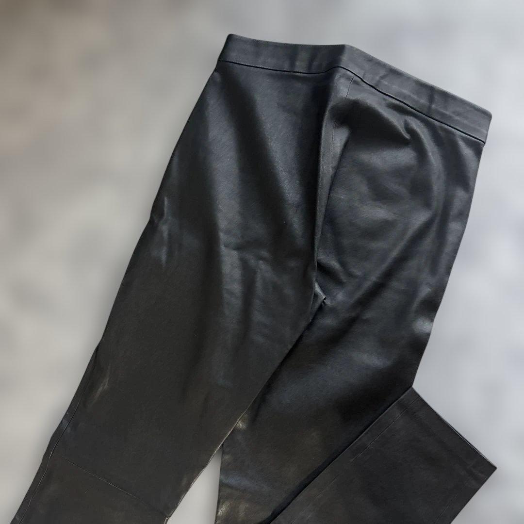 黒レザー スリムフィットパンツ