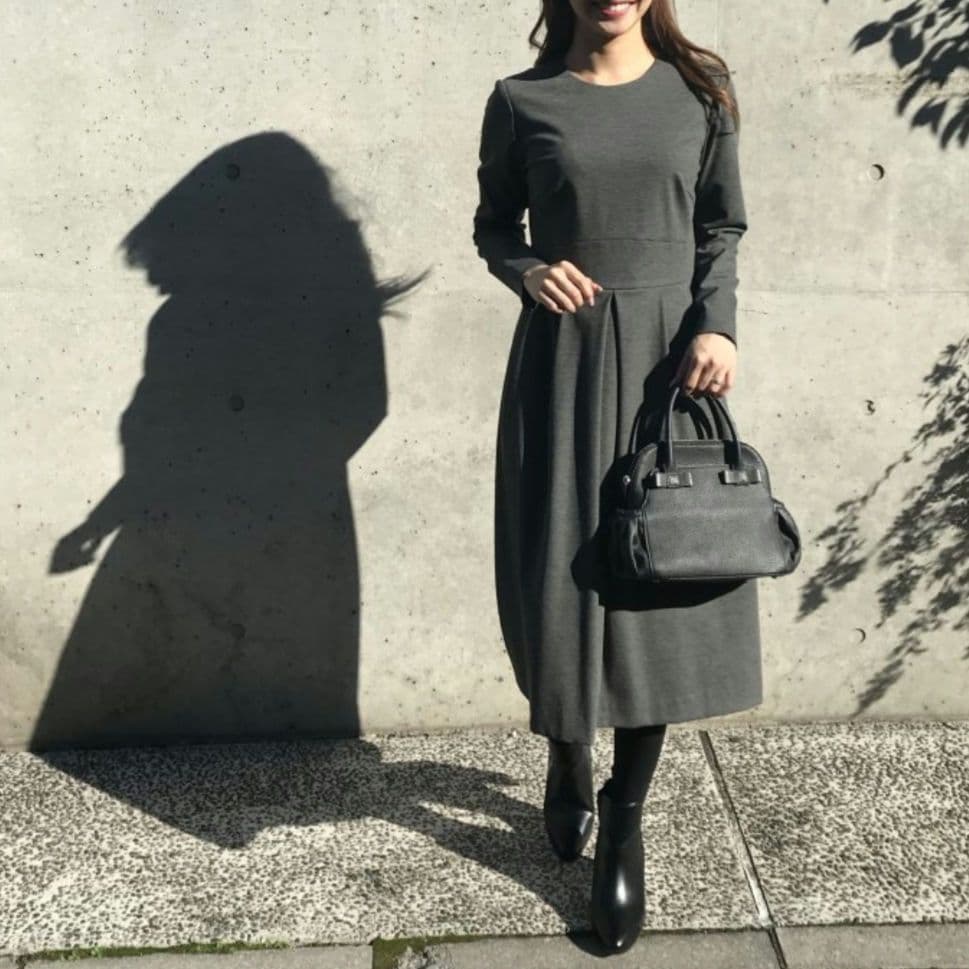 【美品】エムプルミエブラック　ストレッチポンチタックワンピース　グレー　34