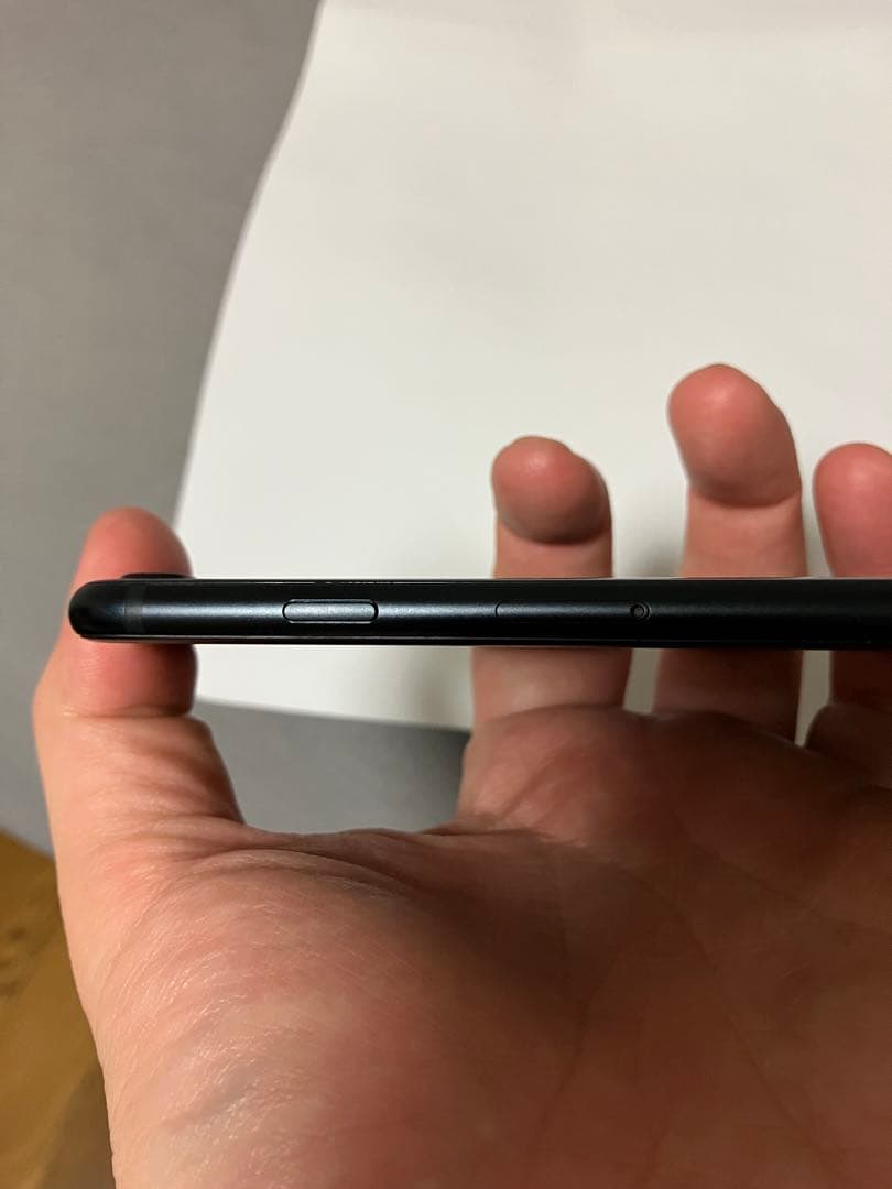 イ*7様 Apple iPhone SE第3世代 ブラック 本体 バッテリー10