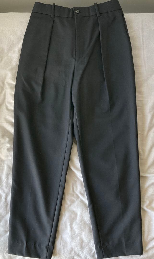 MARKAWARE オーガニックウールトロピカル ペグトップトラウザーズ