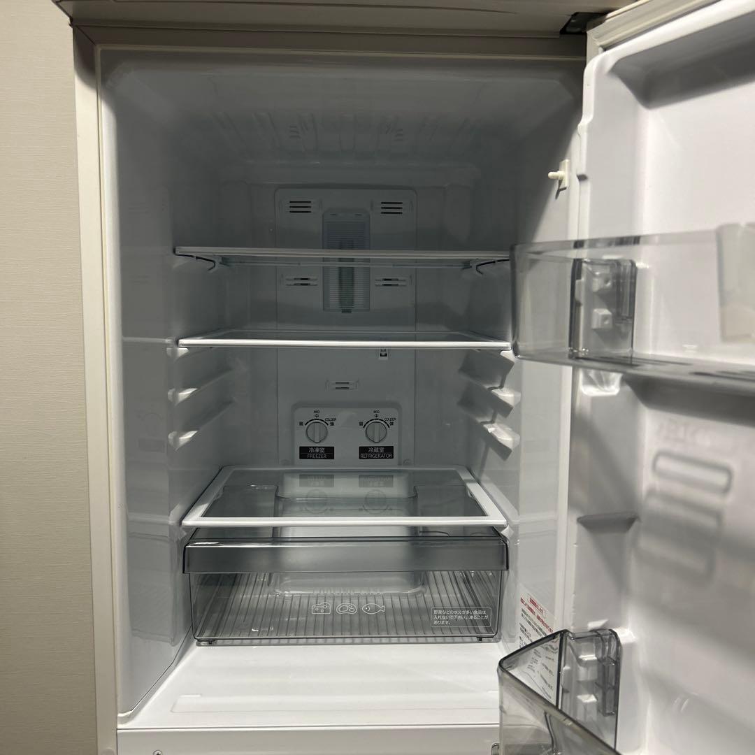 ♦️三菱ノンフロン冷凍冷蔵庫 MR-P15F-W形　2021年製1人暮らし 冷蔵庫