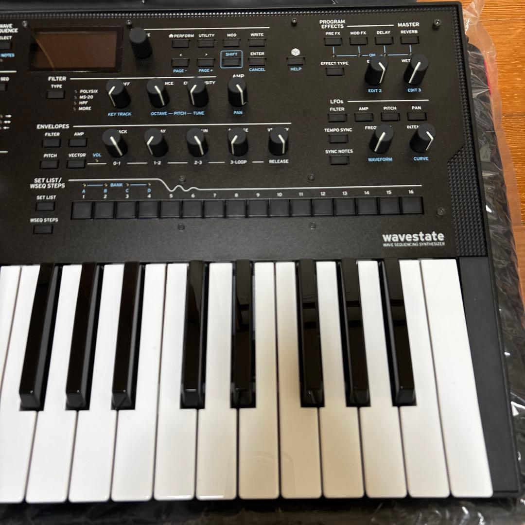 KORG Wavestate オマケでギグバッグとダンパーペダル付