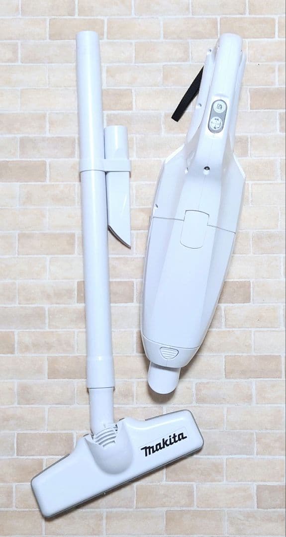 美品　マキタ　コードレス充電式　クリーナー　掃除機　CL107FD