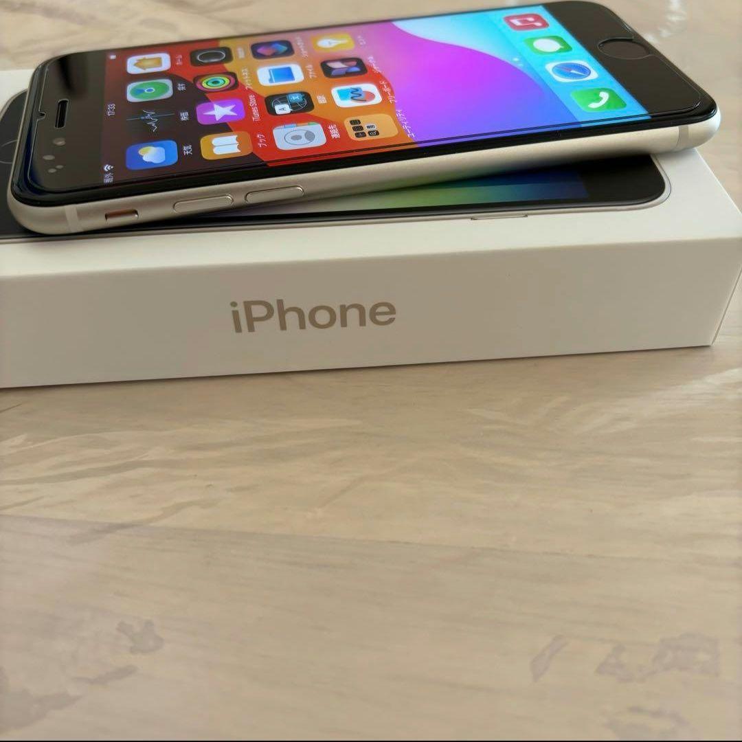 【美品】iPhone SE 第3世代 スターライト 64 GB SIMフリー