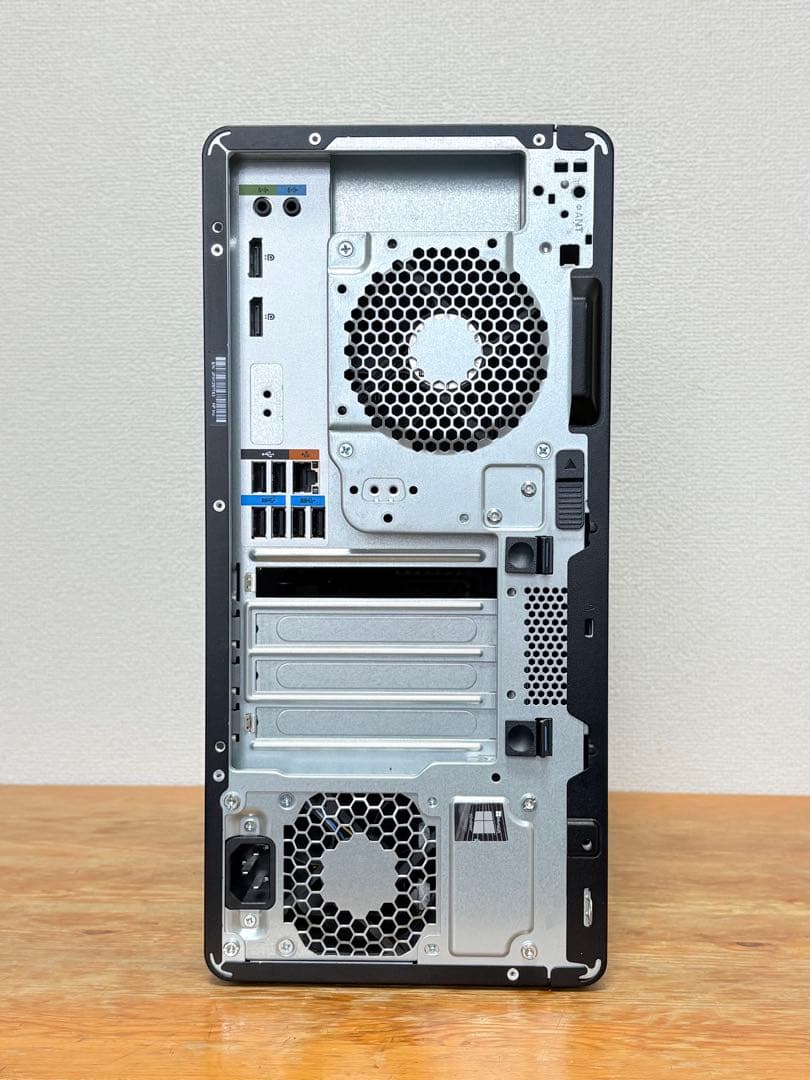 ベアボーン状態のHP Z2 Tower G5 Workstation