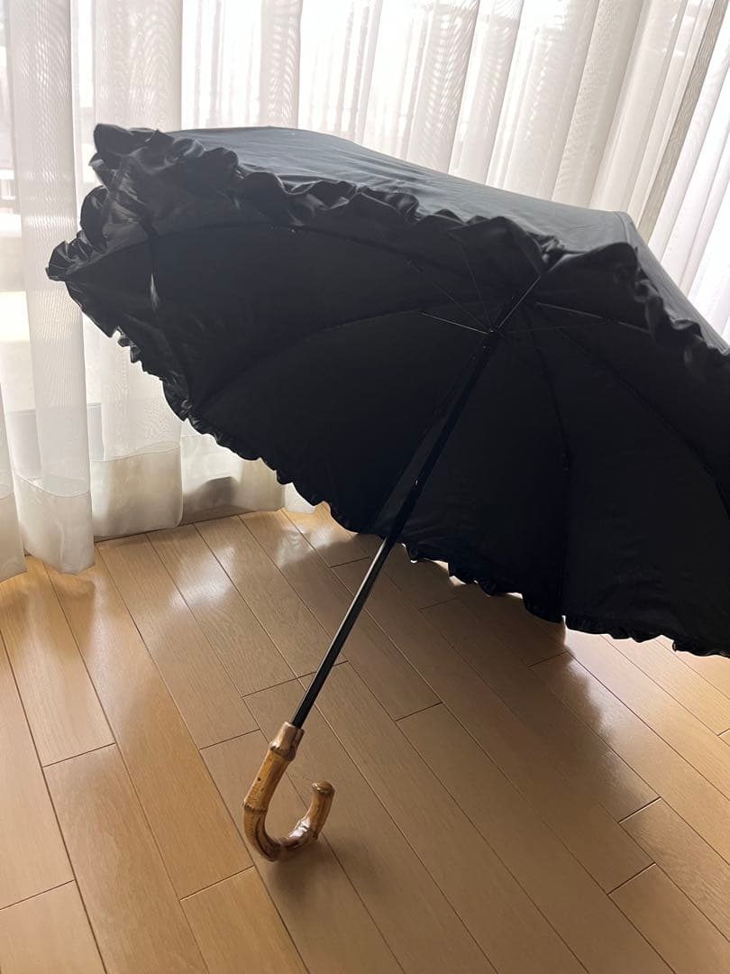 SUN BARRIER 100 フリル付き日傘 ブラック