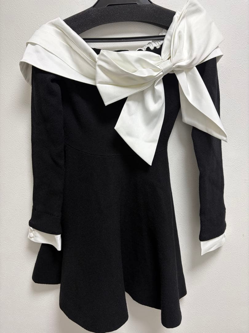 Mmeeme オフショルダーリボン付きミニワンピース