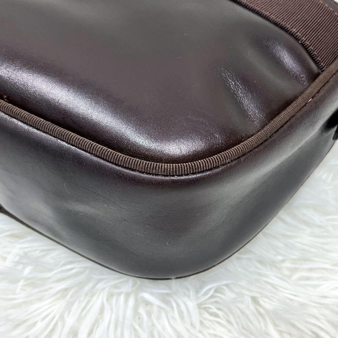 美品 フェラガモ ヴァラリボン ショルダーバッグ レザー