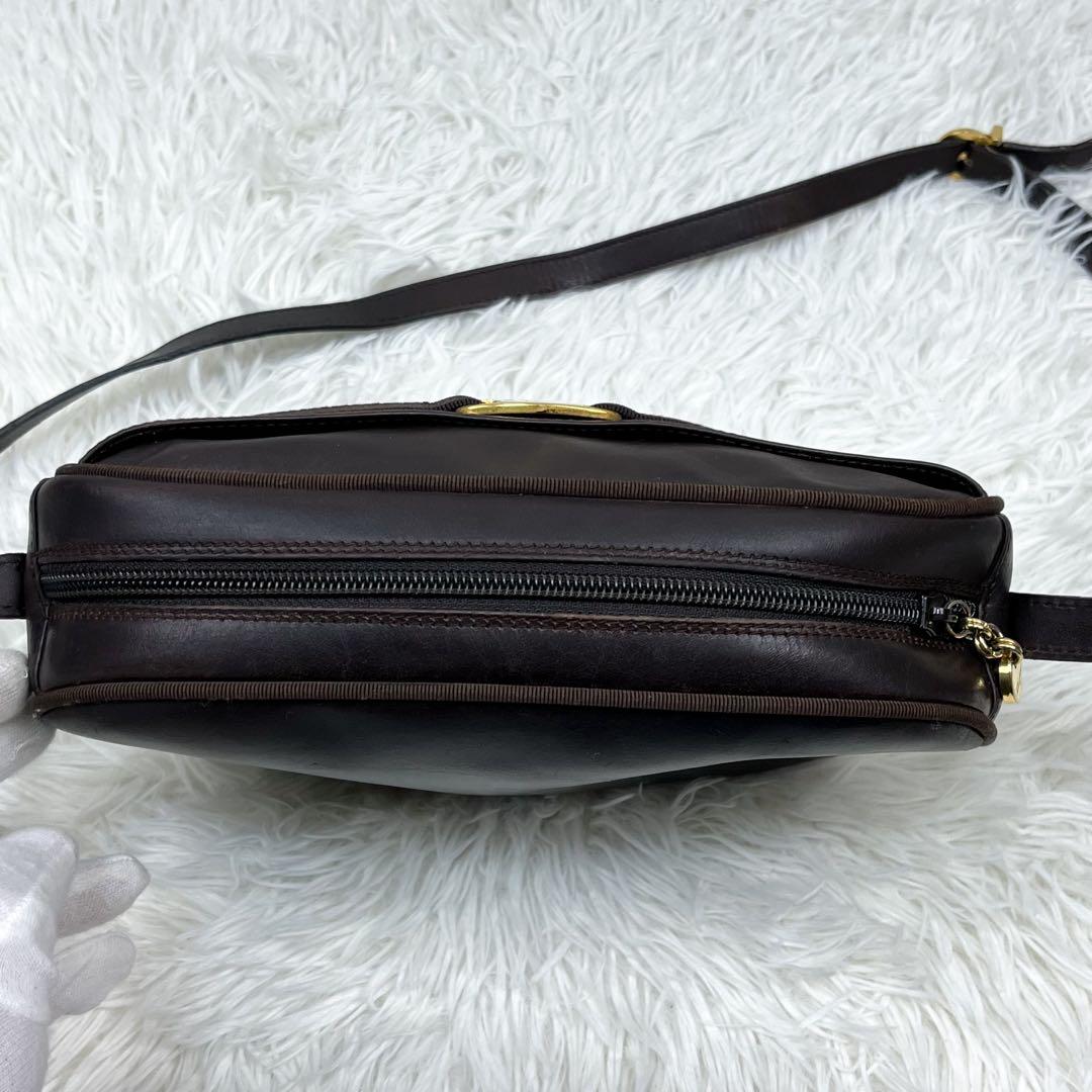 美品 フェラガモ ヴァラリボン ショルダーバッグ レザー