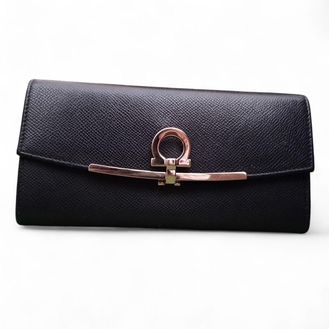 Salvatore Ferragamo ガンチーニ 長財布 22D150