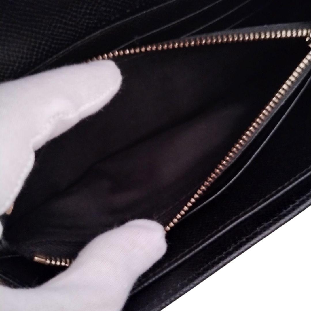 Salvatore Ferragamo ガンチーニ 長財布 22D150