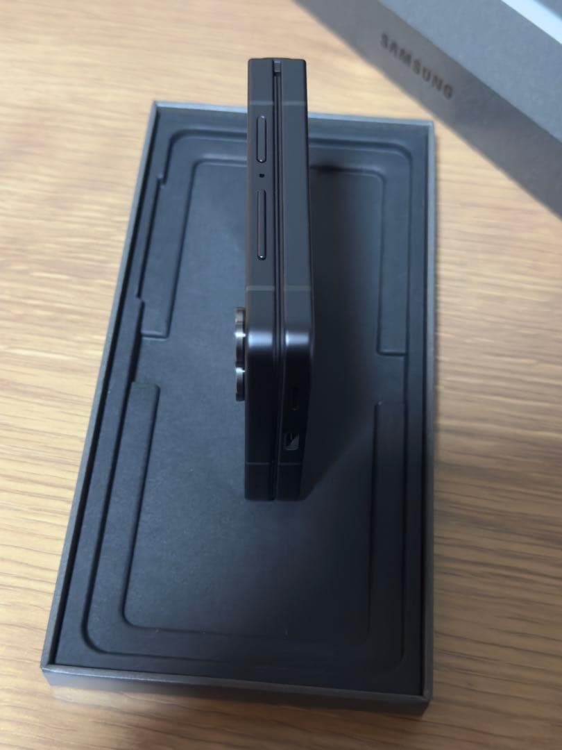 R*H様 Galaxy Z Flip7 256GB Jet Black SIMフ