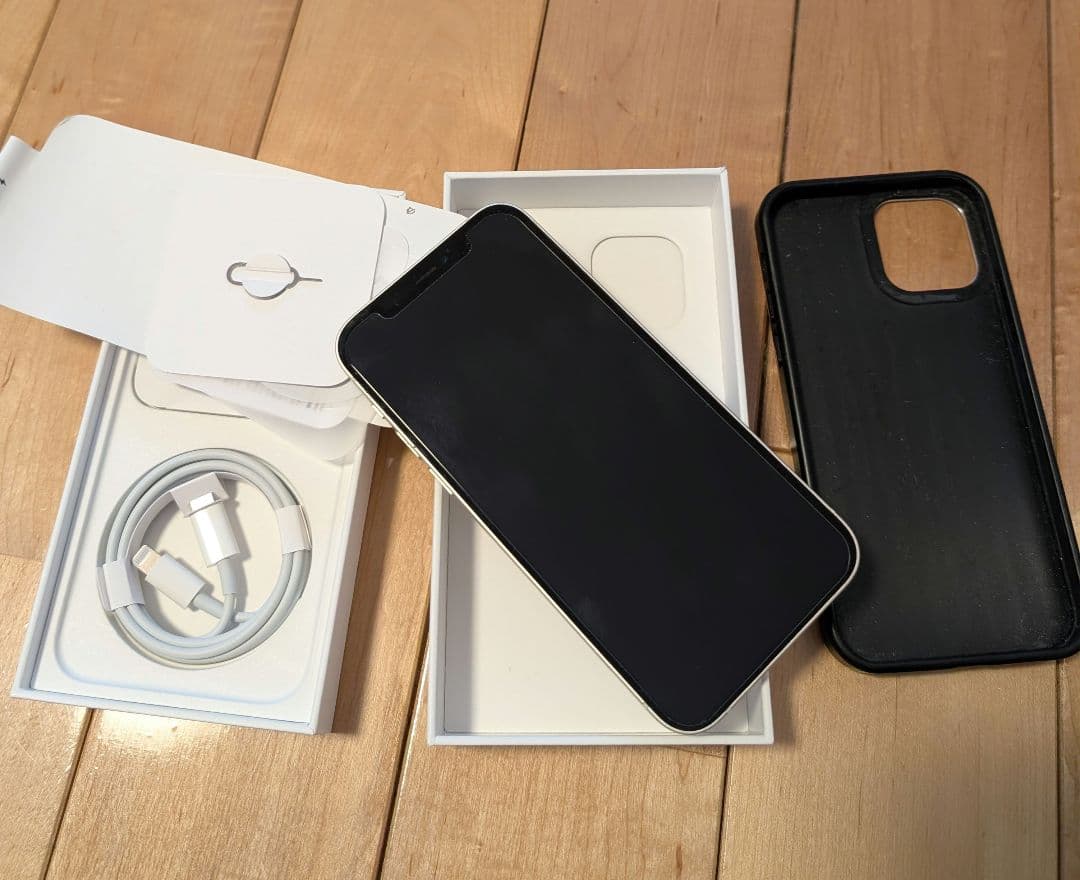 iPhone12　white　128GB　背面割れあり