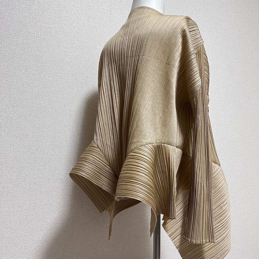 綾　　プリーツプリーズ　イッセイミヤケ　立体　ドレープ　カーディガン