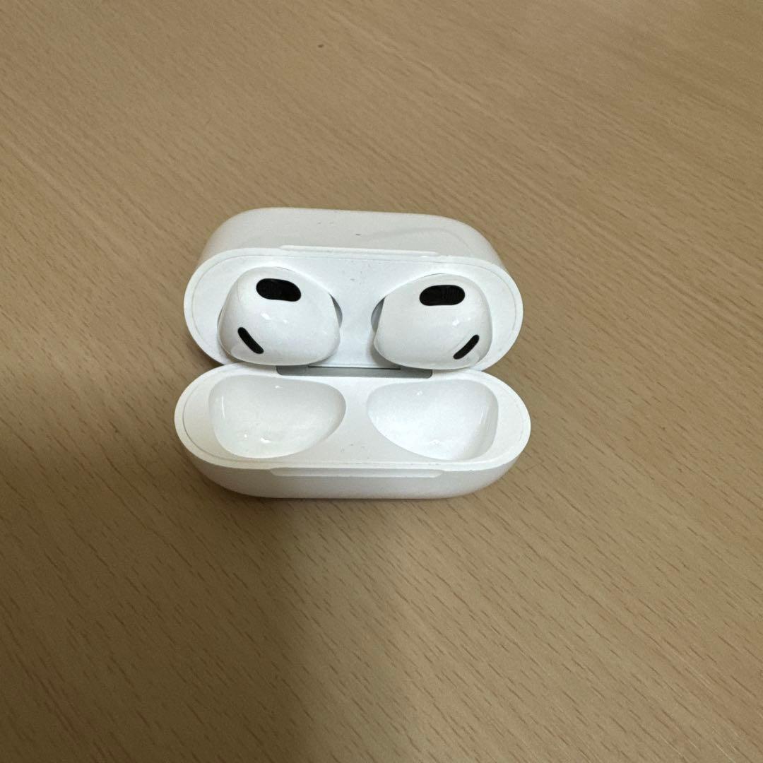 イヤホン AirPods3 with Lighting Charging Case
