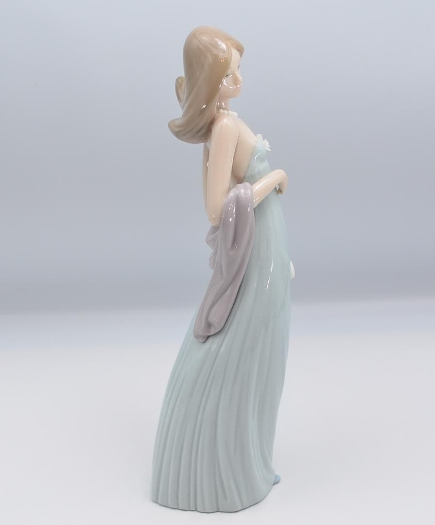 純真な女性／お風呂の美女　リヤドロ　２体おまとめ　光沢仕上げ　ご成約済み