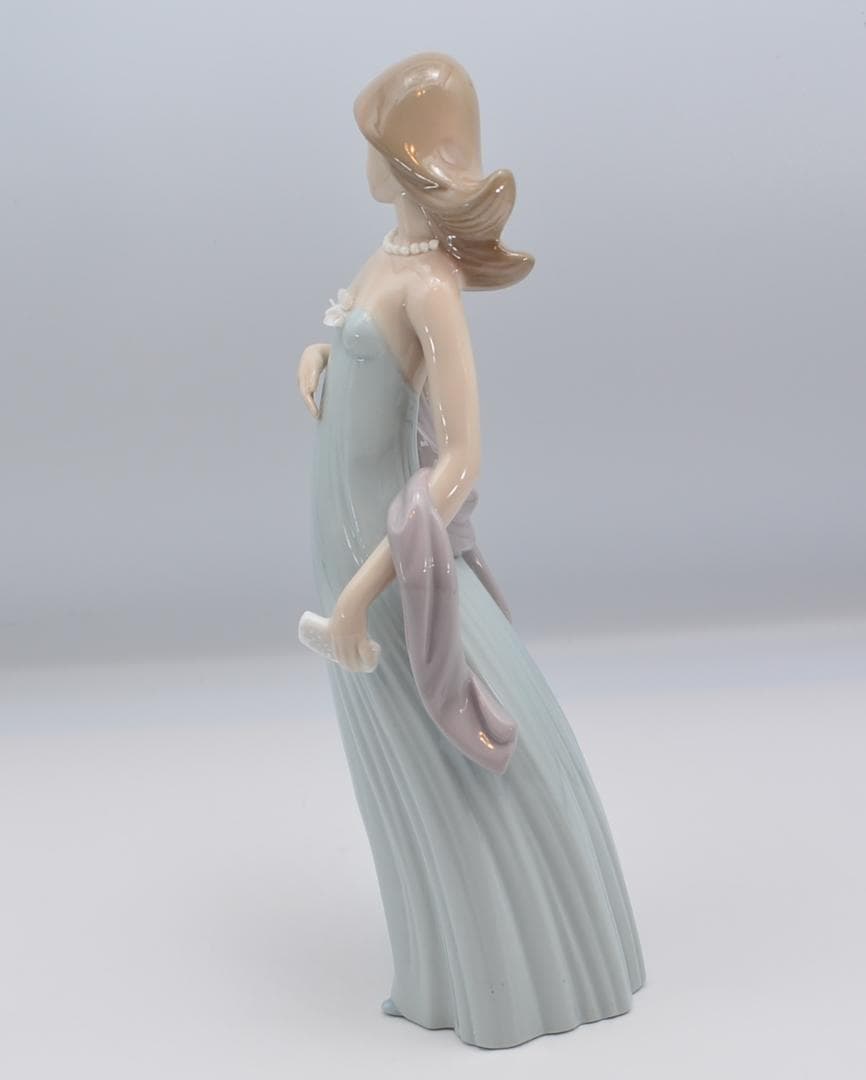 純真な女性／お風呂の美女　リヤドロ　２体おまとめ　光沢仕上げ　ご成約済み