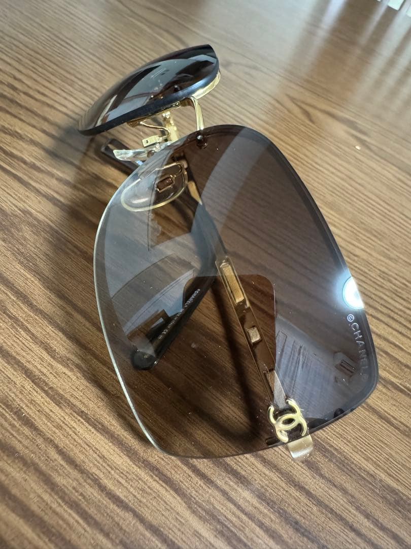 CHANEL ゴールドフレーム ブラウンレンズ サングラス