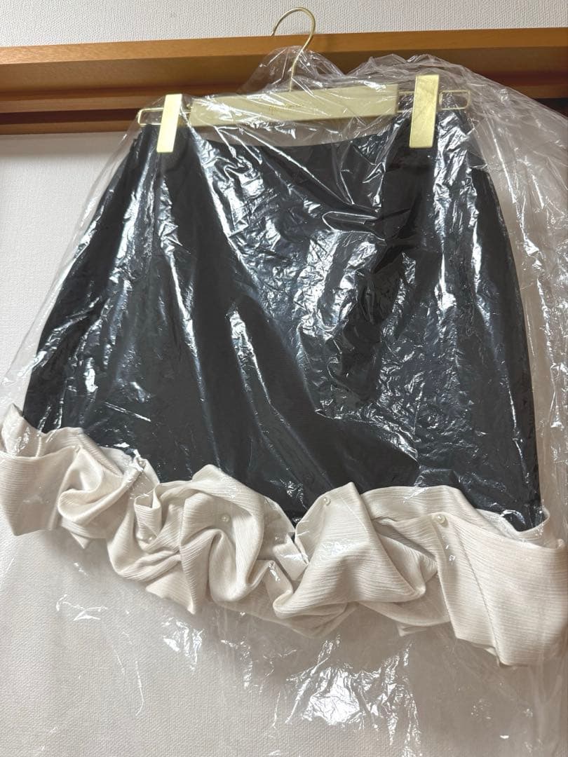 新品 タグ付き Herlipto Volant Mini Skirt