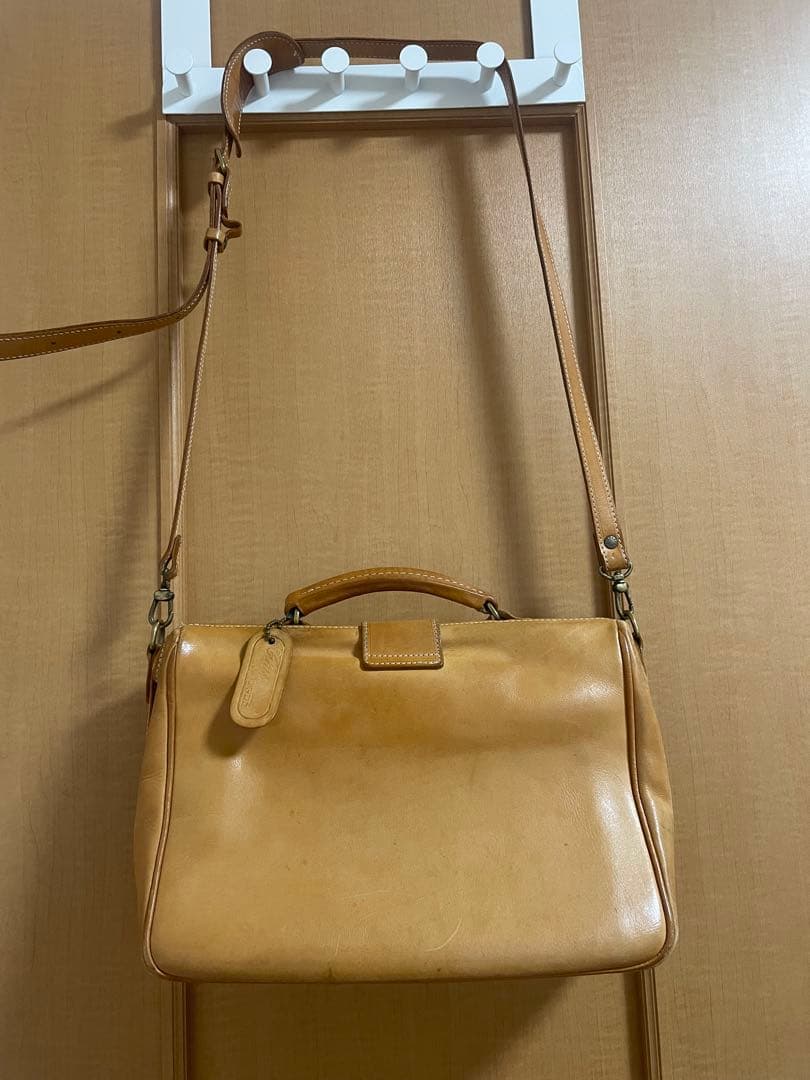 BREE ダレスバッグ　ヌメ革ショルダーバッグ　底板有り