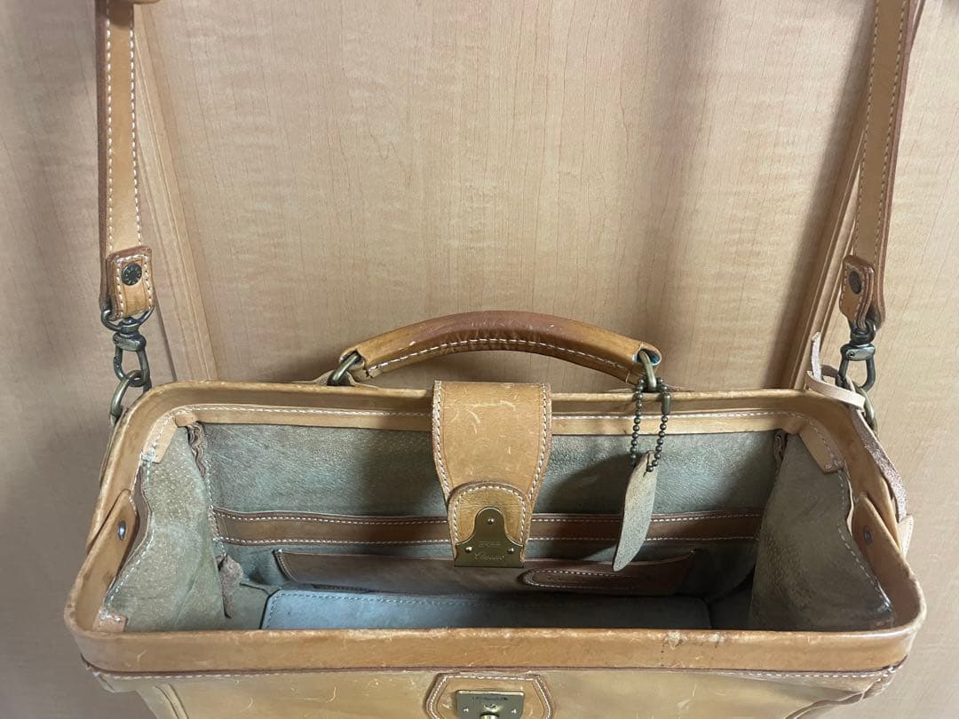 BREE ダレスバッグ　ヌメ革ショルダーバッグ　底板有り