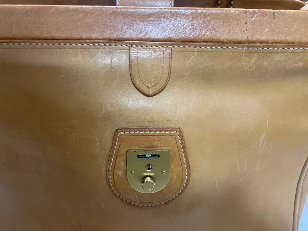 BREE ダレスバッグ　ヌメ革ショルダーバッグ　底板有り