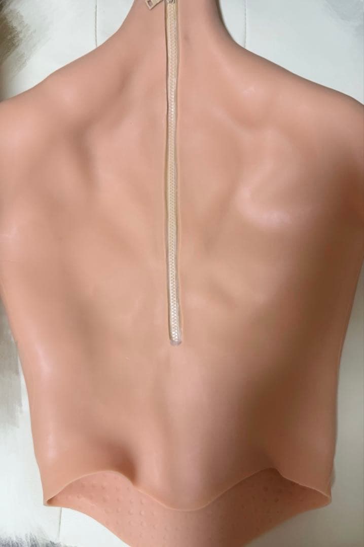 クラッセ製　シリコン製筋肉スーツ　ファスナー付