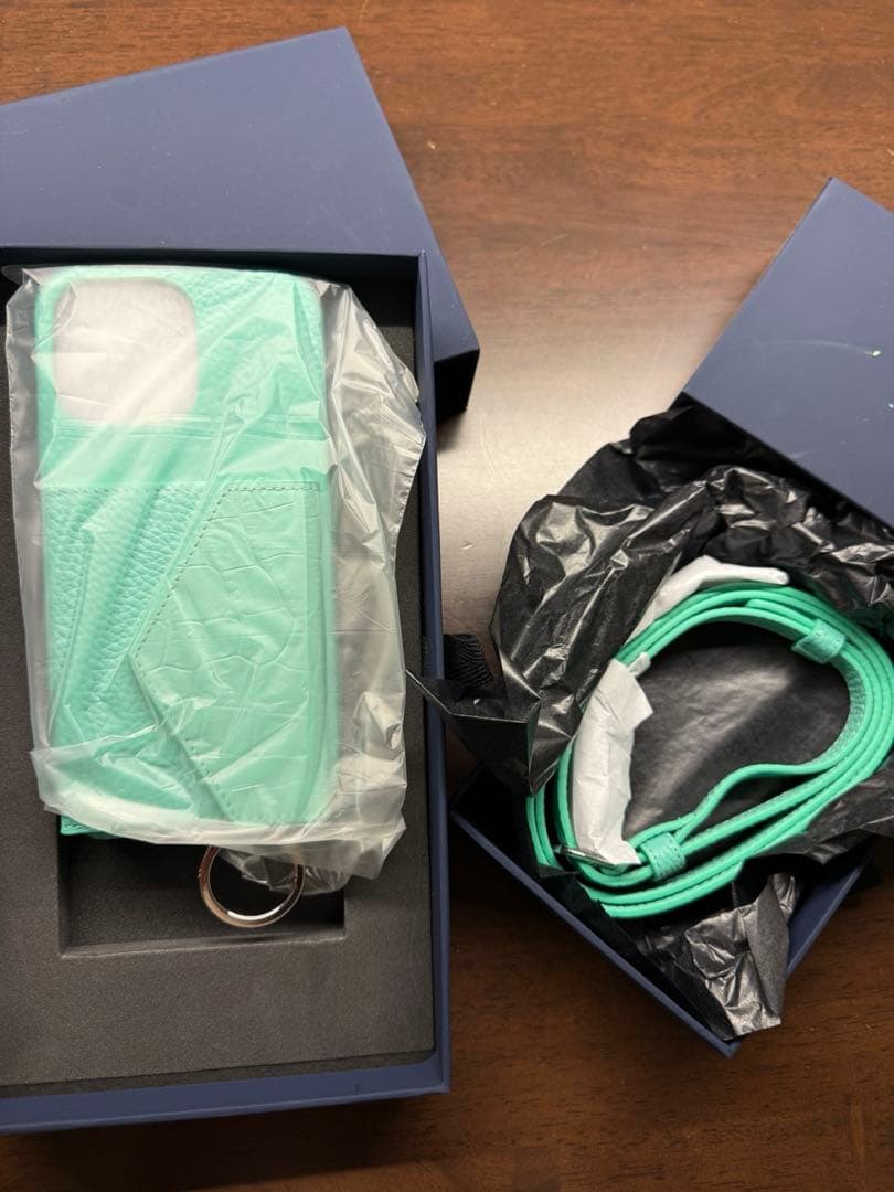 新品未使用 鈴木亜美さんiPhoneケース16promax ストラップセット