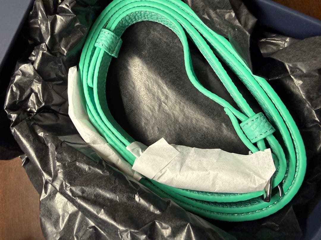 新品未使用 鈴木亜美さんiPhoneケース16promax ストラップセット