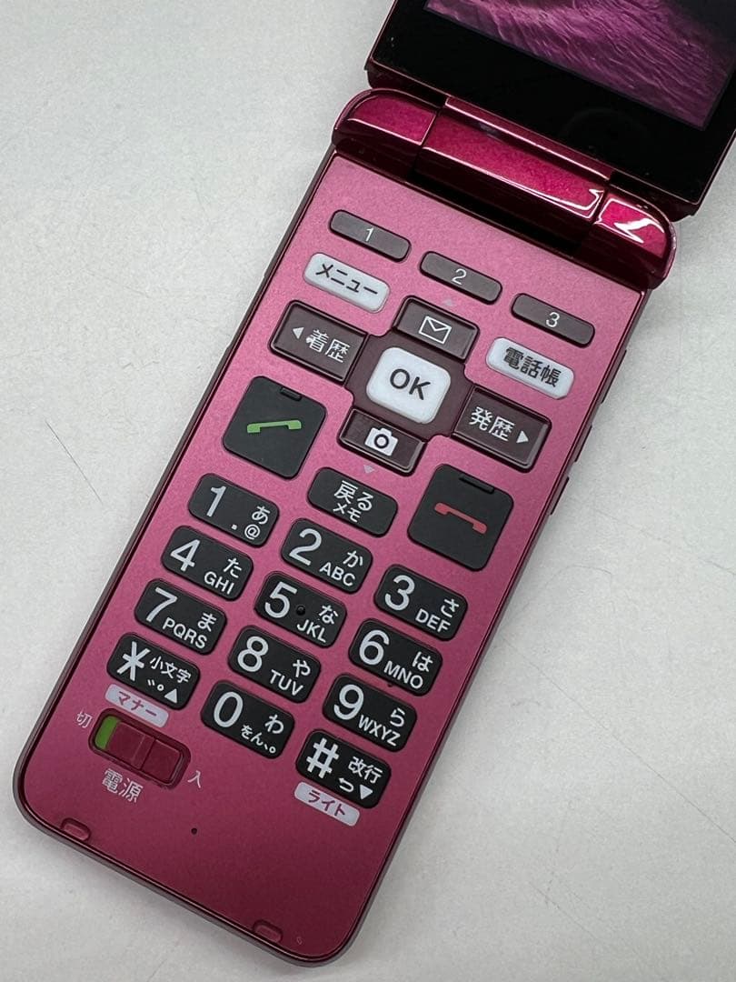 W6A625◆ かんたんケータイ ライト SIM解除済み KYF43 携帯電話