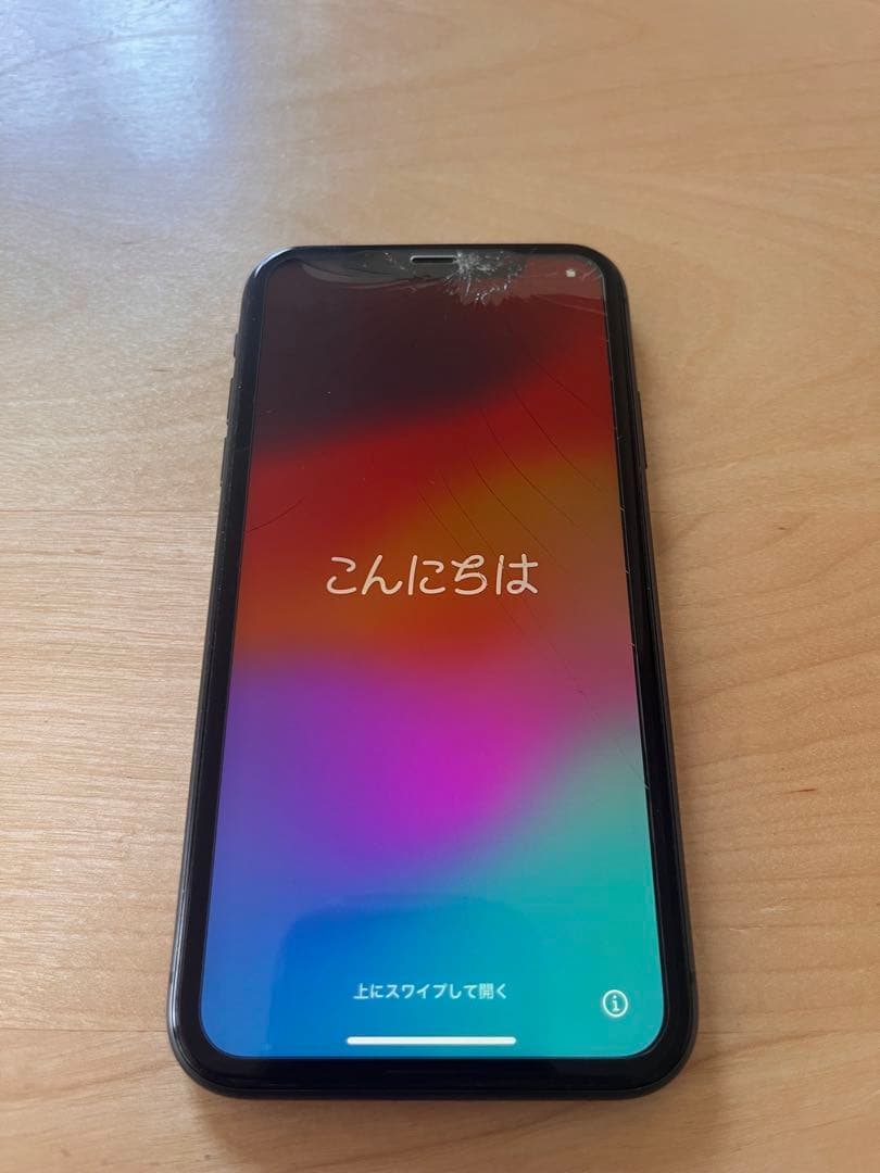 Apple iPhone 11 ブラック 内側カメラにひびあり