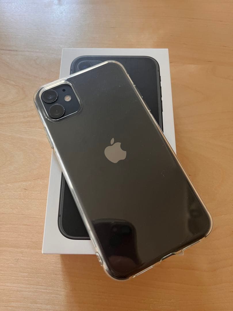 Apple iPhone 11 ブラック 内側カメラにひびあり