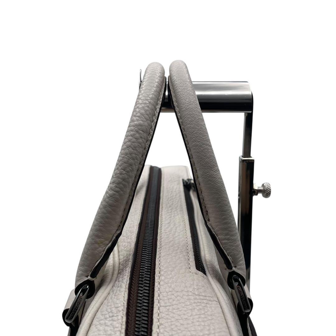 美品 マイケルコース A4 PC ブリーフケース ビジネス 白 レザー シボ革
