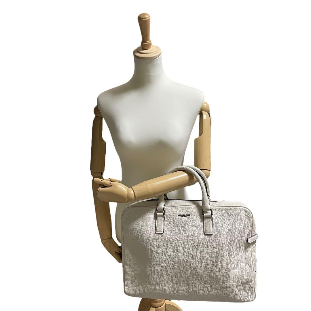 美品 マイケルコース A4 PC ブリーフケース ビジネス 白 レザー シボ革