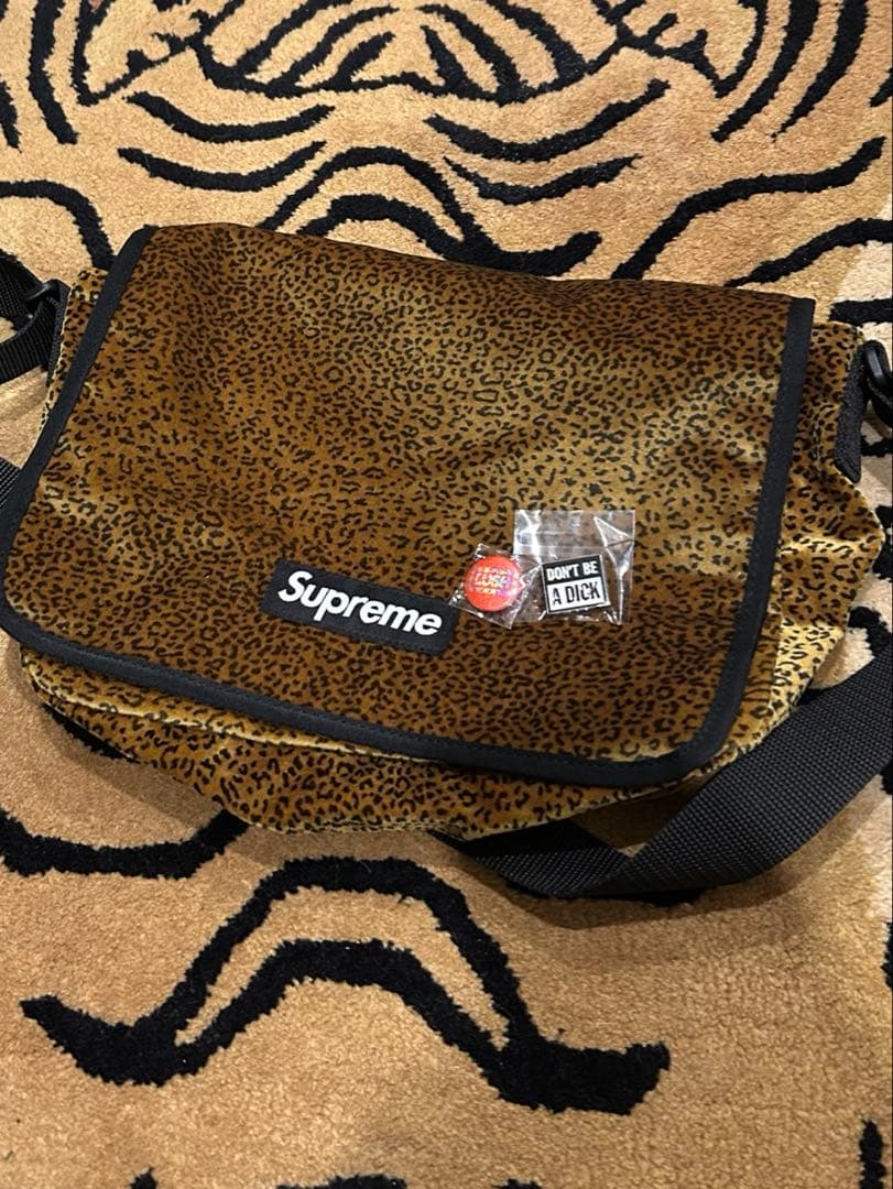 バッグ supreme Velvet Small Messenger Bag