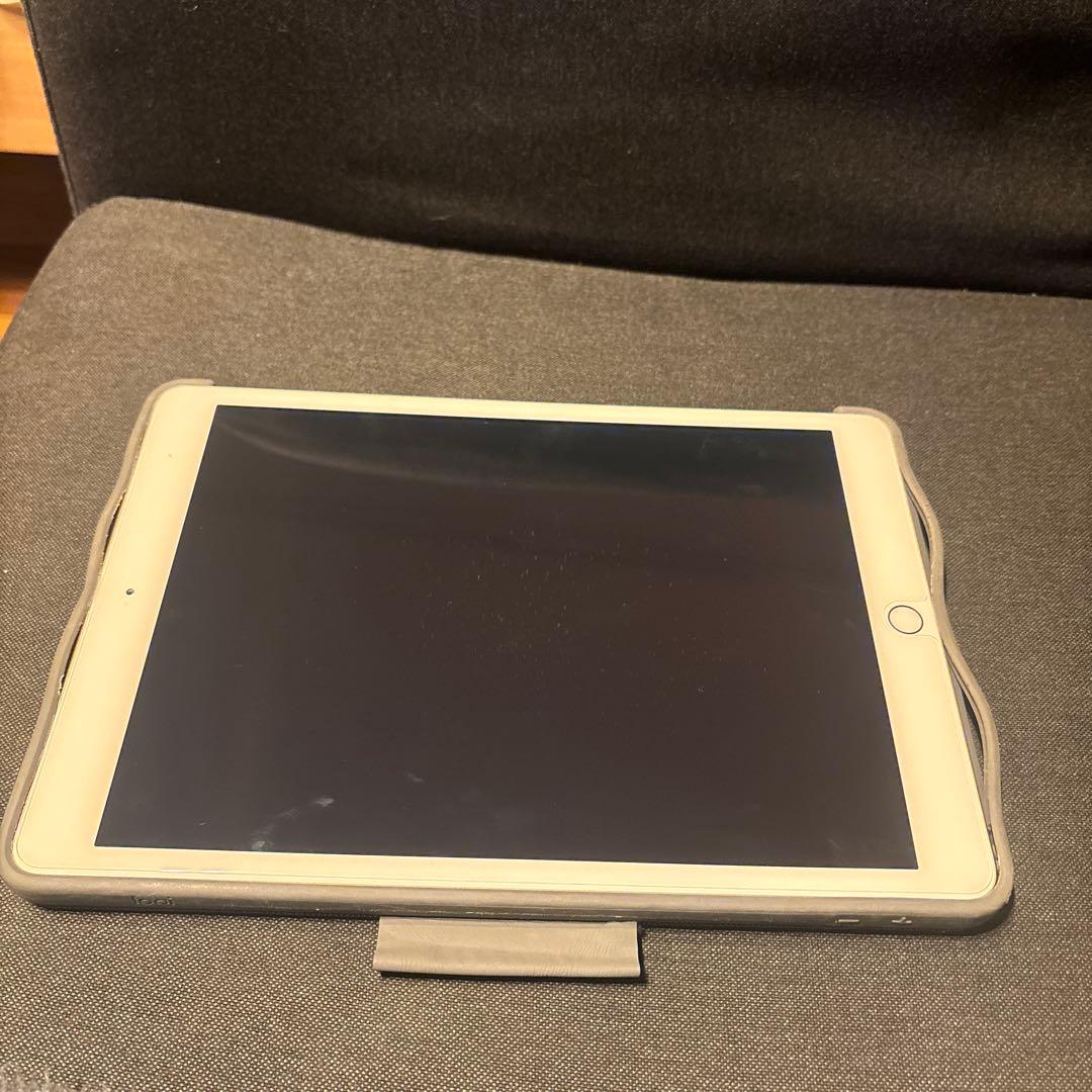 iPad 第8世代 32GB + Logicool Combo Touch