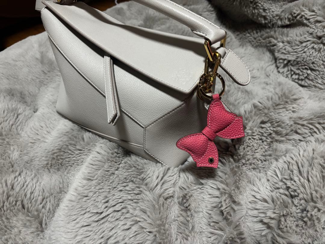 【美品】【ボナベンチュラ】2025-ウィンターシーズン限定 リボン型チャーム