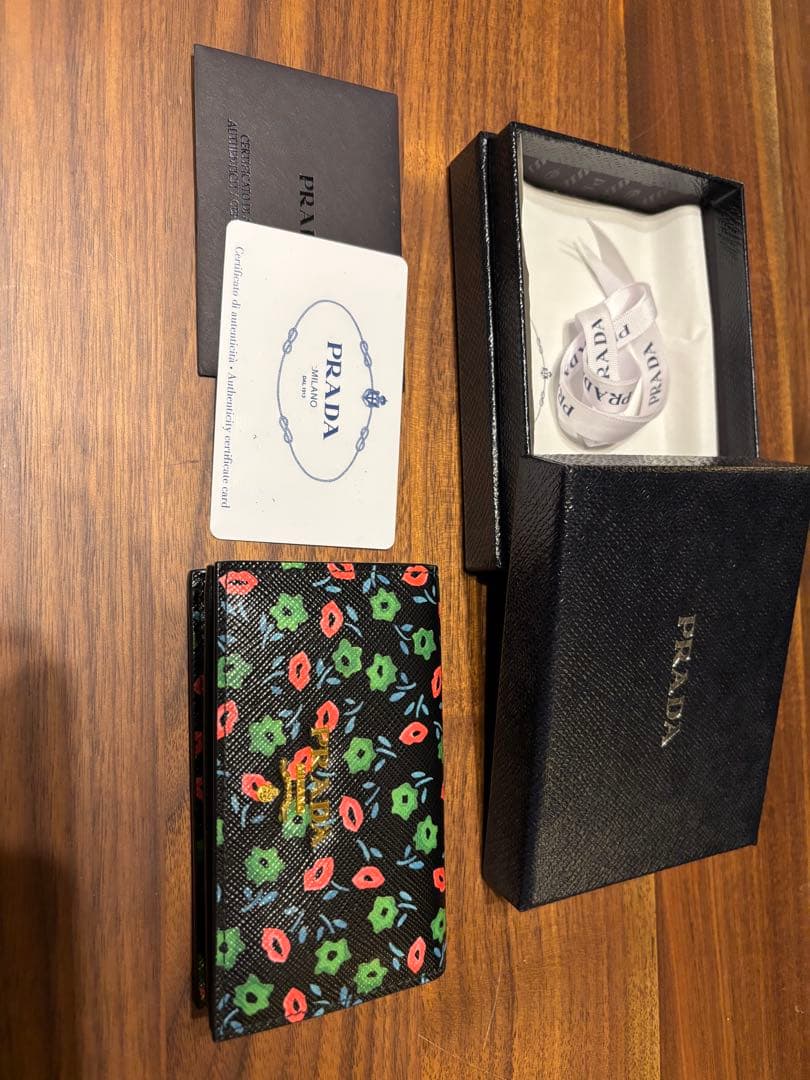 PRADA 名刺入れ　カードケース