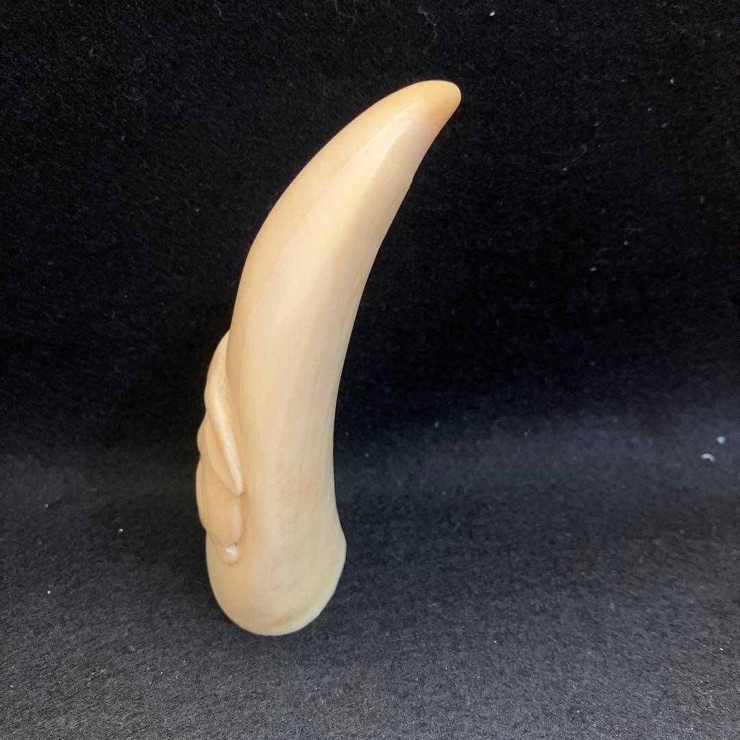 鯨歯　工芸品 ウサギ 彫刻 クリーム色