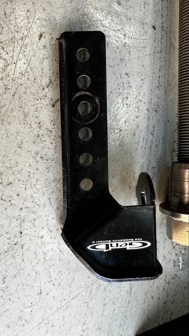 200系ハイエース3インチダウンブロック&ライトレベライザー