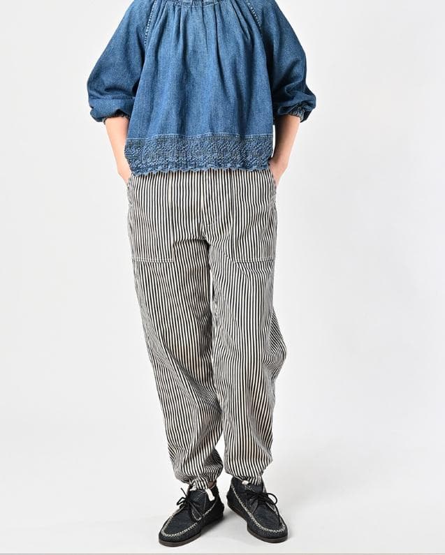 【美品】45R モンプデニムの908ベイカーパンツ Sサイズ R刺繡 ストライプ