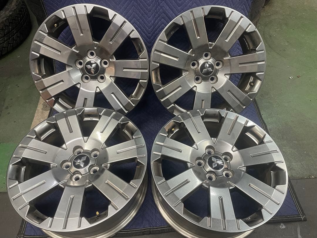 美品⭐︎三菱デリカD5 純正アルミホイール18インチ純正ナット付き