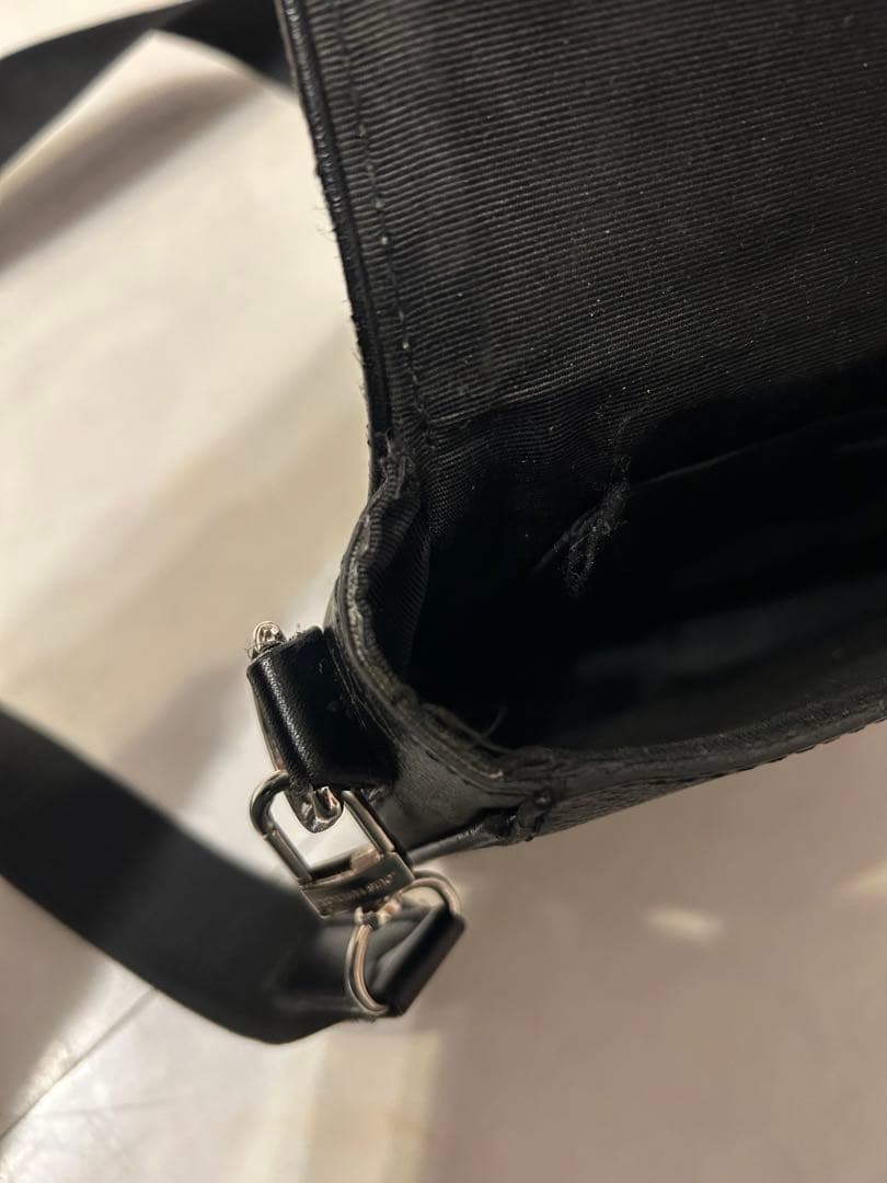 にょい　 Louis Vuitton ブラック ショルダーバッグ