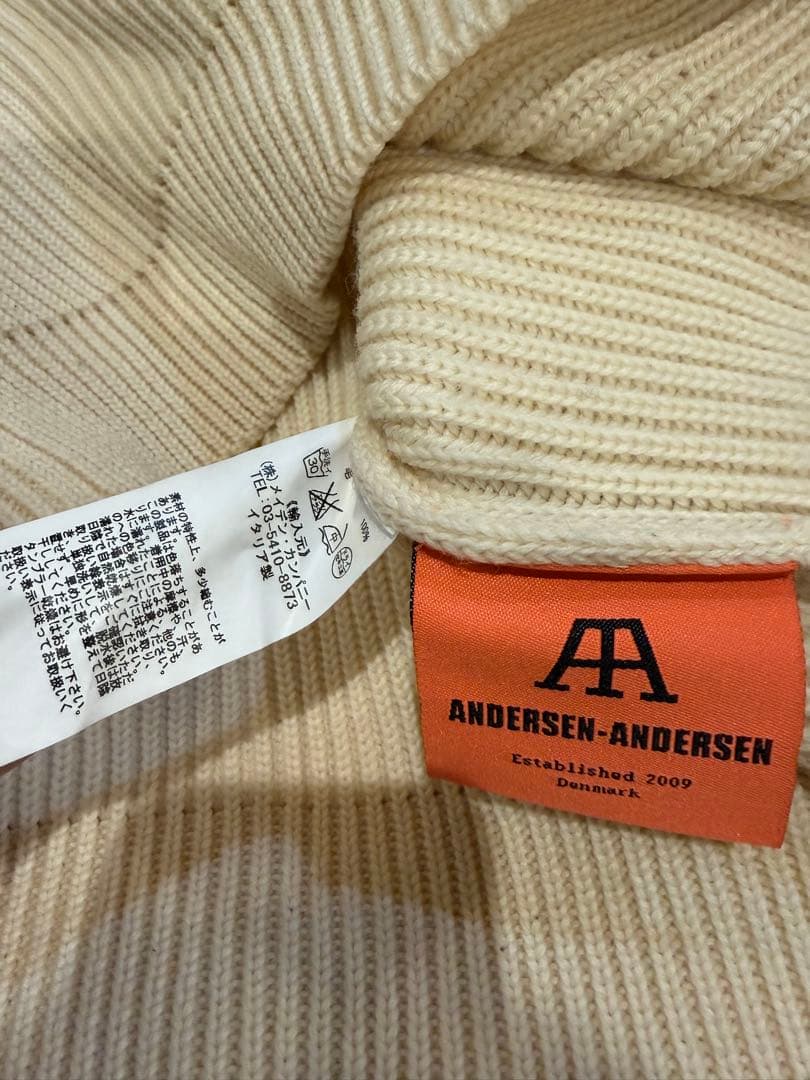 ホワイトリブ編みハイネックセーター